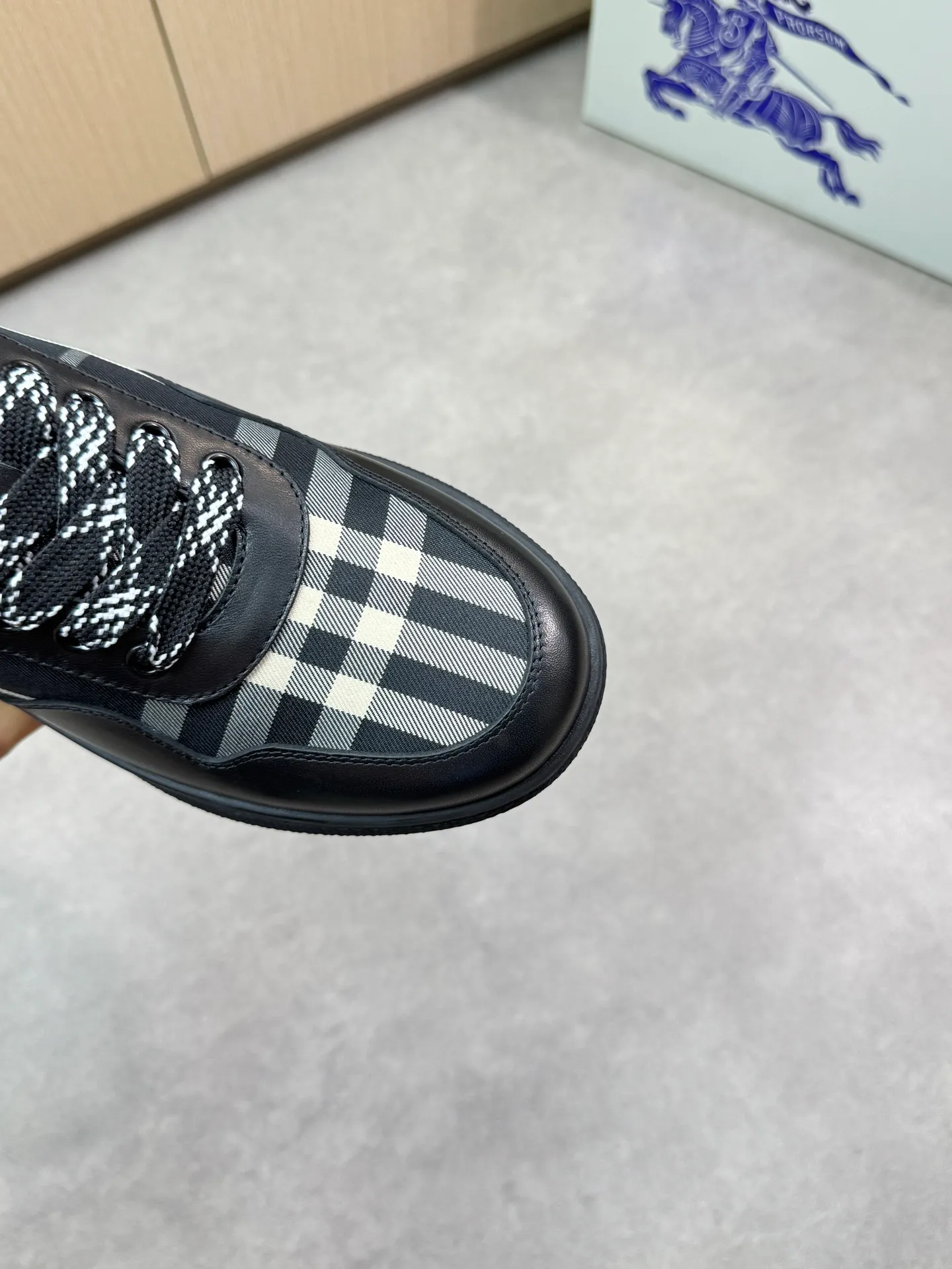 P400 [BURBERRY] Burberry casual sports sneakers - Upper: imported 🔝 Napa calfskin, brand totem cloth, tongue brand cloth label - Lining: brand canvas, foot pad; water-dyed cowhide - Outsole: ultra-light TPR rubber; two-color molded outsole - Super high quality control, fine workmanship: highlighted (high-end, luxury, grade) -Size : 38-44 (Male 45, can be customized)·BBR0372